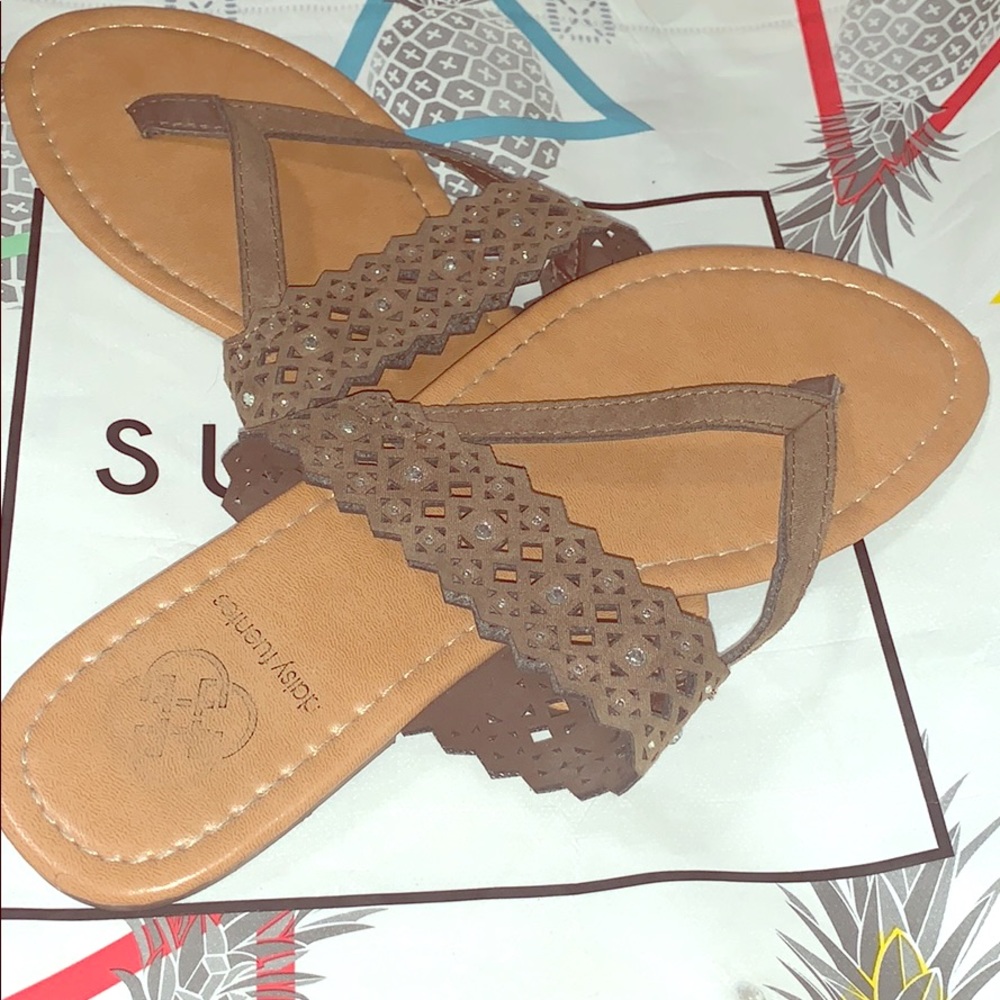 Daisy Fuentes sz. 6.5 brown sandals